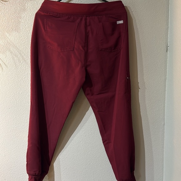 FIGS Womens Scrub set. Size medium. PO# 1645 Burgundy. Brand New. - Picture 5 of 8